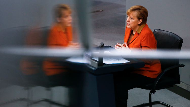 Jeder in Deutschland sei frei, Anzeige zu erstatten - so die Reaktion des Regierungssprechers auf den Vorstoß der Organisationen.