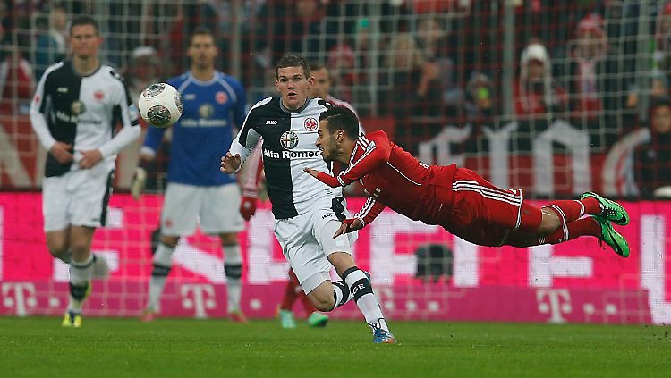 Nur fliegen ist schöner: Supermann Thiago bei der Arbeit gegen Frankfurt.