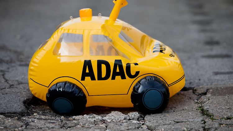 Der ADAC hat knapp 19 Millionen Mitglieder. Das durchschnittliche ADAC-Mitglied ist Vereinsangaben zufolge 49 Jahre alt und bleibt gut 21 Jahre im Club.