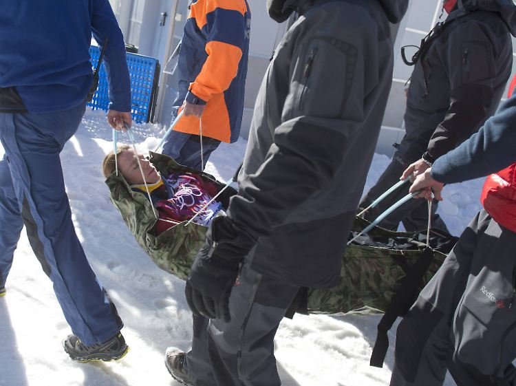 Gebrochenes Schlüsselbein und Prellungen: Für Torstein Horgmo aus Norwegen ist der Traum von einer olympischen Medaillen im Slopestyle früh geplatzt.