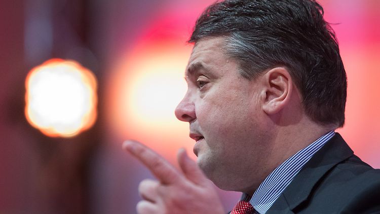 Patrouillenboote sind keine Panzer, sagt Sigmar Gabriel.