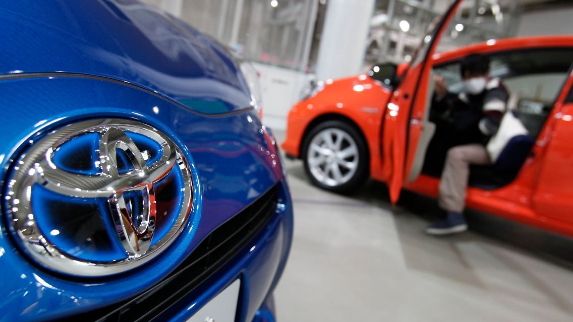 2014-02-04T000017Z_1015474916_GM1EA240M2B01_RTRMADP_3_TOYOTA-ABENOMICS.JPG7196881225991523741.jpg