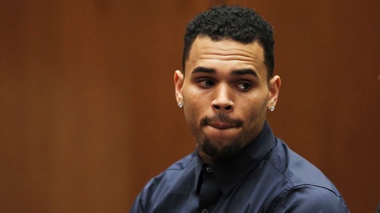 Dann doch lieber Reha: Chris Brown kommt nicht hinter Gitter.