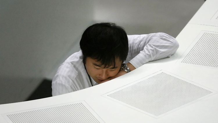 Vorsichtig mal schauen? An der Tokioter Börse werden die Verluste der Vortage nach und nach abgebaut.