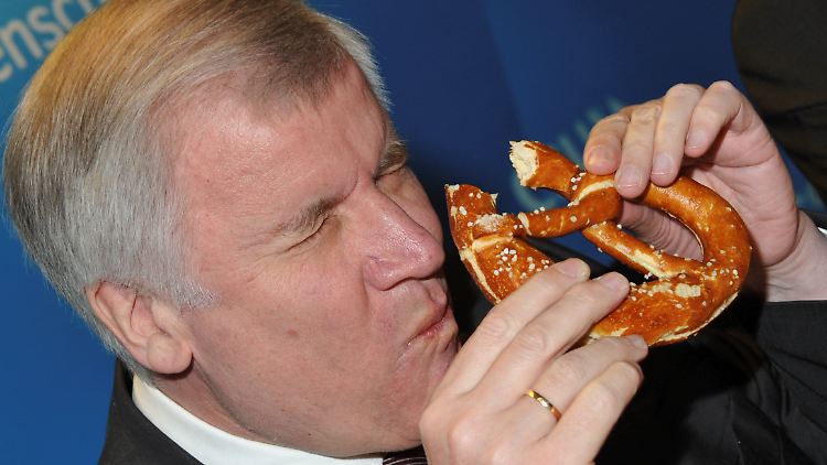 Seehofer hat mal wieder an ein ein paar harten Brocken zu knabbern.