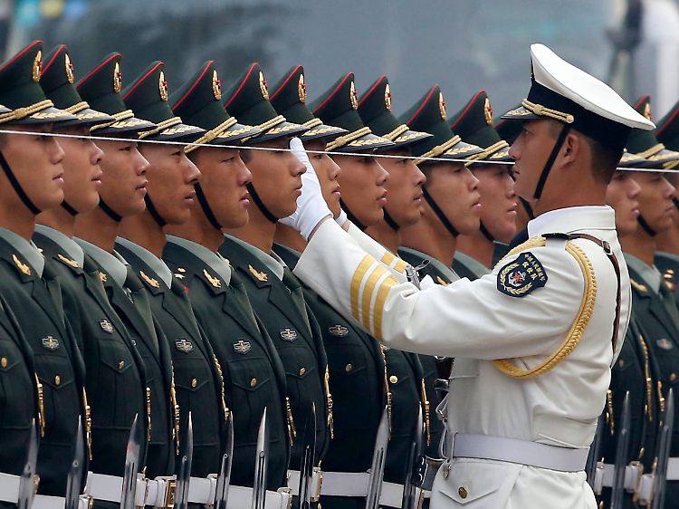 Chinesischer Ehrgeiz: Peking pumpte zuletzt mehr als 100 Milliarden Dollar in die Modernisierung der Streitkräfte.