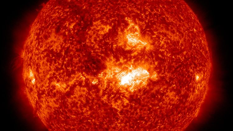 Bei der kurzen Explosion wird so viel Energie abgegeben, wie sie die Menschheit nur dann bekommen könnte, wenn sie alle Öl- und Kohlevorräte auf einmal verbrennen würde.