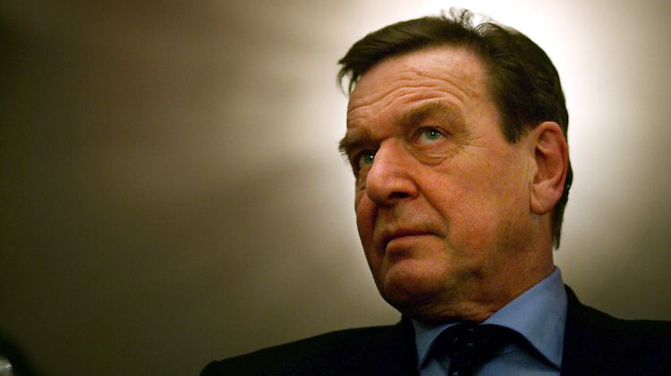 Die NSA hat offenbar nicht nur Kanzlerin Angela Merkel abgehört, sondern auch ihren Amtsvorgänger Gerhard Schröder.