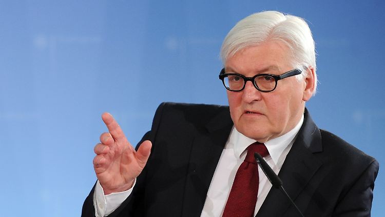 Steinmeier lehnt nun doch kurzfristige Sanktionen gegen die Ukraine ab.