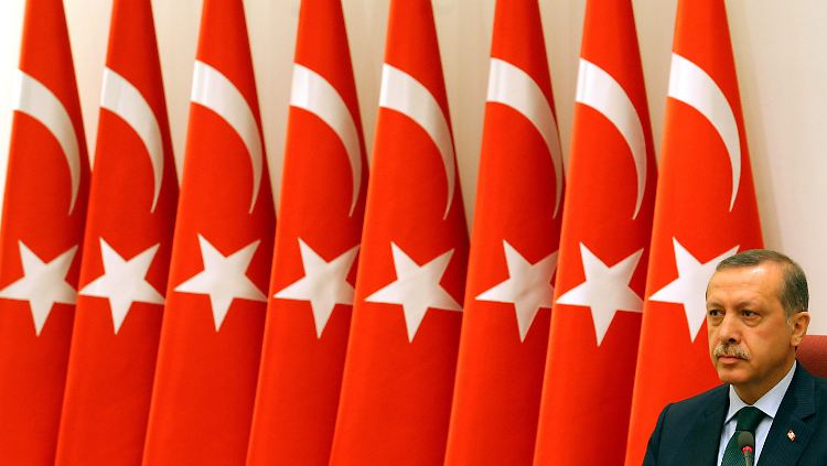 Kritiker bemängeln, dass Erdogan den Pfad der Demokratisierung verlassen habe.