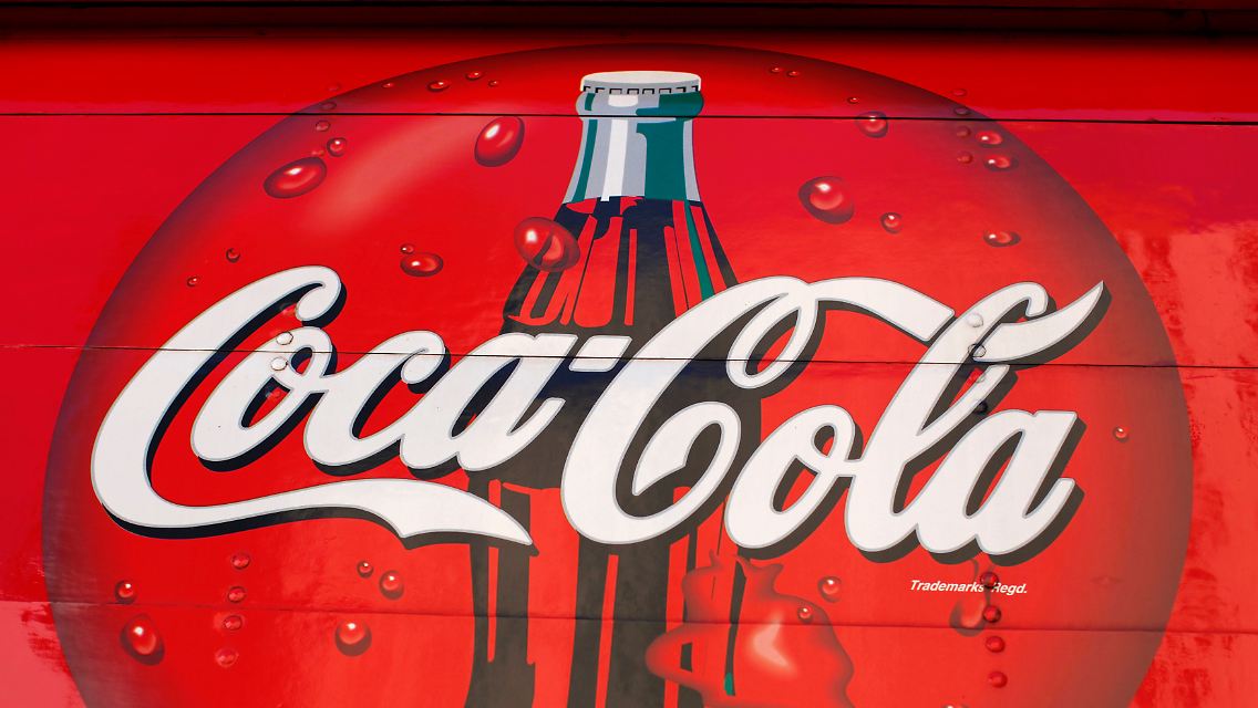 125 Jahre nüchtern, jetzt ist das vorbei: Coca-Cola steigt in das Geschäft mit Alkohol ein.
