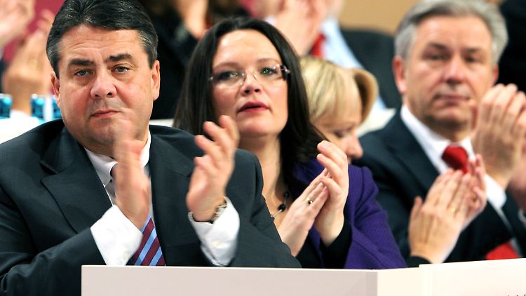 Applaudierende Sozialdemokraten: Ob Sigmar Gabriel, Andrea Nahles und Klaus Wowereit mit den vergangenen Wochen zufrieden sind?