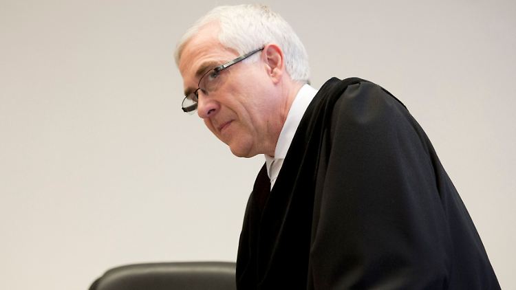 Frank Rosenow verliert langsam die Geduld - er möchte das Verfahren beenden.