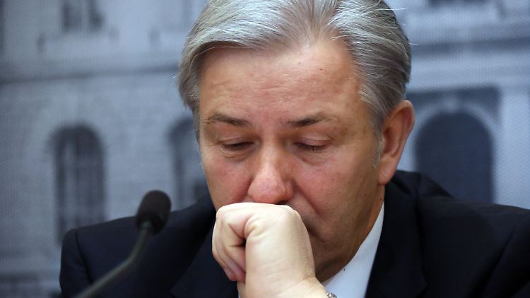 Klaus Wowereit zeigt einmal mehr sein gewohnt dickes Fell. Ein Urlaubsabbruch kommt für ihn nicht infrage.