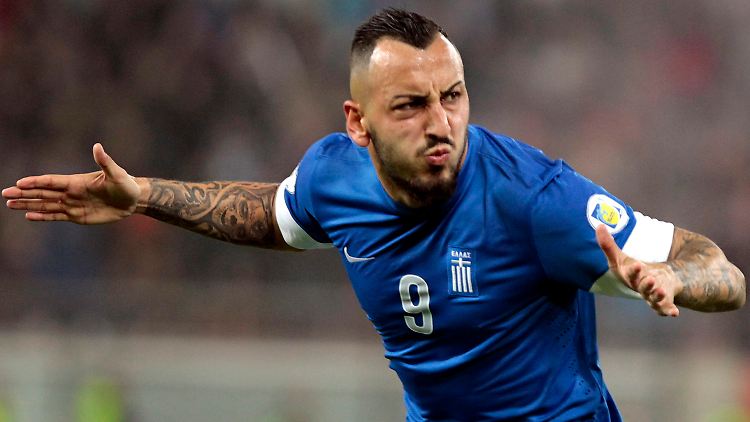 Die Karriere des griechischen Nationalspieler Konstantinos Mitroglou begann einst beim SV Neukirchen. Das soll sich für den Kreisligisten jetzt auszahlen.