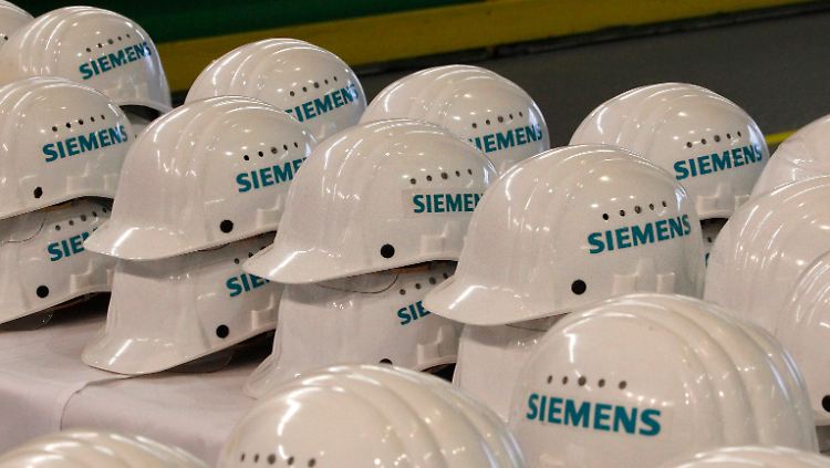 Ferner Zorn in New York: Der Helm nützt jetzt auch nichts mehr.
