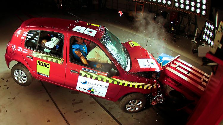 Crashtest: Der ADAC muss sich weiterhin scharfer Kritik erwehren.