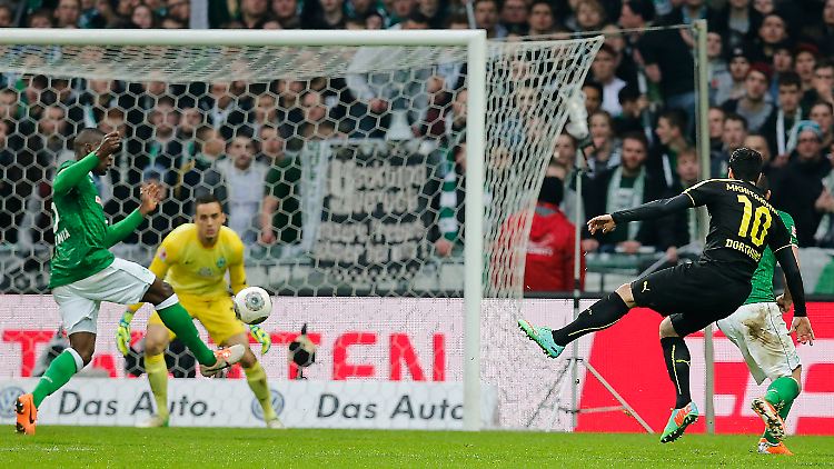 Henrikh Mkhitaryan trifft zum 2:0 für den BVB. Dabei blieb es aber nicht.