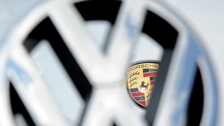 Porsche hätte es gern in umgekehrter Reihenfolge gehabt: Doch am Ende schluckte VW den kleineren Sportwagenhersteller.