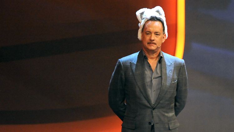 Hanks kennt nicht nur Babelsberg, er kennt auch deutsche Fernsehshows wie "Wetten, dass..?" - sein Auftritt löste eine Kontroverse aus.