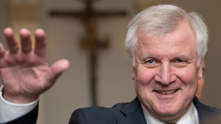 Horst Seehofer sammelt derzeit kritische Stimmen wie andere Menschen Briefmarken.