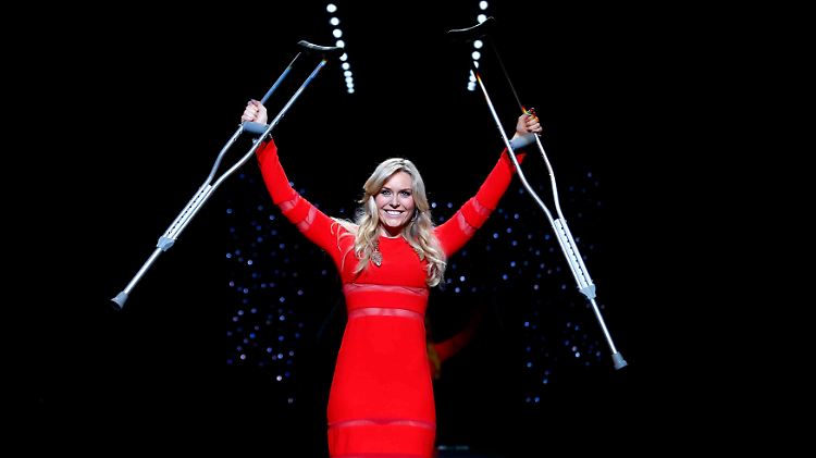 Lindsey Vonn hat ihre Schneeboots gegen High Heels getauscht - wegen einer Verletzung startet sie nicht bei Olympia.