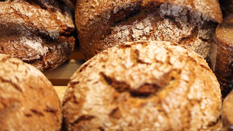 Brot ist ein einfaches Lebensmittel.