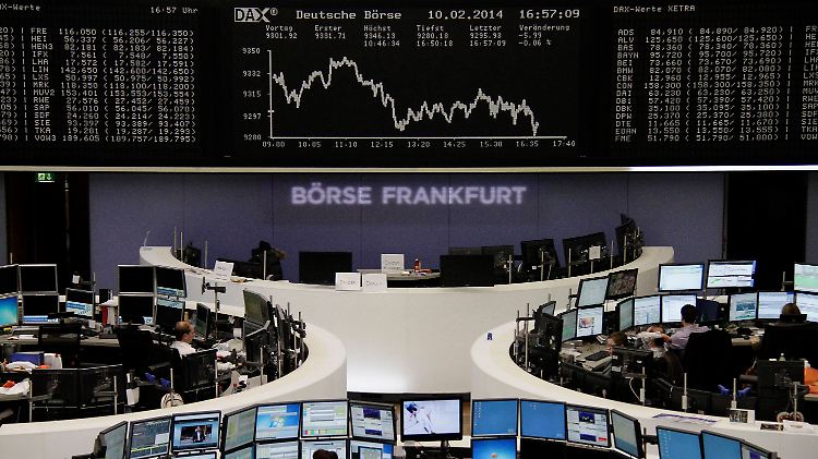 Der Dax zu Wochenbeginn: Am Ende schlichen die Händler mit einem leichten Minus in einen eher stillen Feierabend.