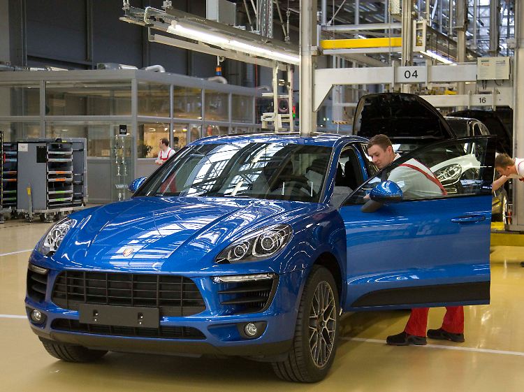 Zwischen SUV und Sportwagen: Mit dem Macan erweitert Porsche die hauseigene Produktpalette.