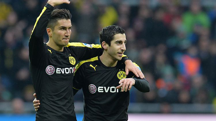 Er war's: Nuri Sahin und sein Kollege Henrikh Mkhitaryan beim Sieg in Bremen.