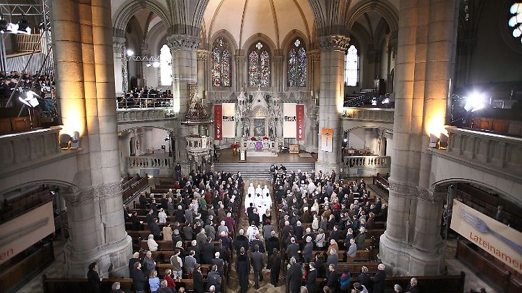 Bei einem Festgottesdienst in der St. Lukas-Kirche in München.