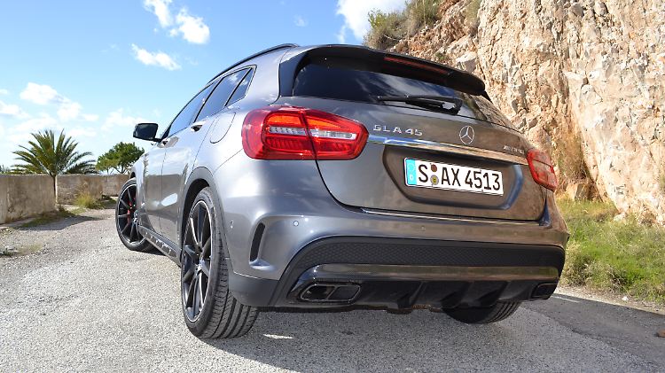 Heckschürze, Schweller, Spoiler. AMG verändert die Optik Richtung Rennstrecke.