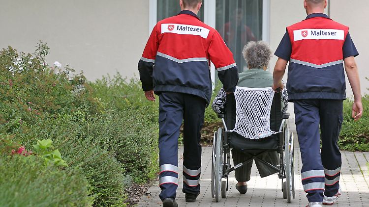 Zahlen die Angehörigen nicht, muss die Gesellschaft einspringen. Gerecht ist das ebenfalls nicht.