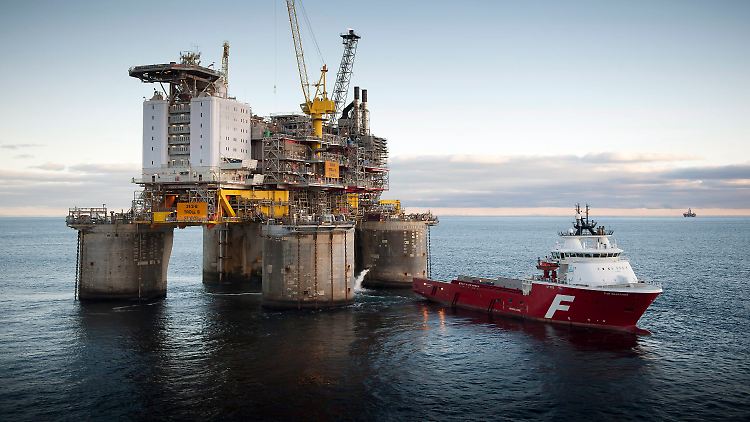 Hier erreicht Nordseeöl die Oberfläche: Die Plattform "Troll B" von Statoil im Meer vor der norwegischen Küste auf der Höhe von Bergen.
