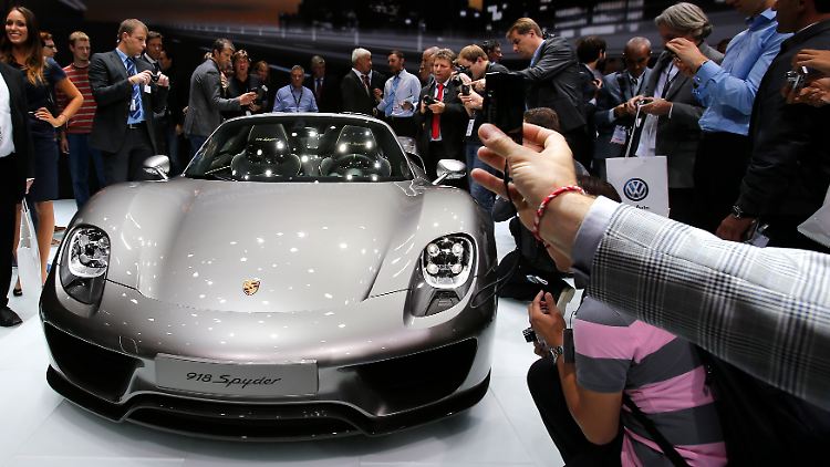 Porsches sind so selten, dass man sie fotografieren muss: Das war einmal, denn bereits in diesem Jahr könnten 200.000 Wagen der Zuffenhausener Luxusmarke produziert werden.