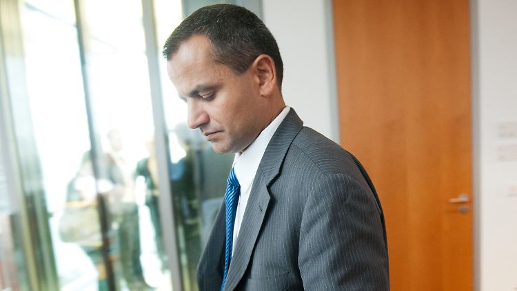 In einer SMS schreibt Edathy zuletzt: "Man hat eine Existenz vernichtet."
