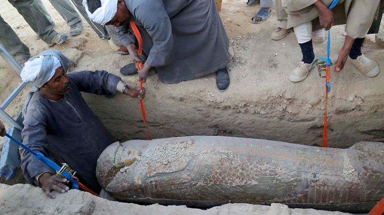Der Holzsarkophag in Luxor war noch unberührt.