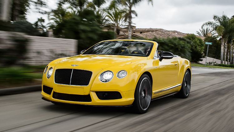 Schwarzer Grill und schwarze Spoilerlippe - daran erkennt man den V8 S.