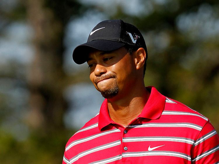 Tiger Woods stand auf dem Rasen erneut neben sich. Konsequenz: Er blamierte sich als Vorletzter.