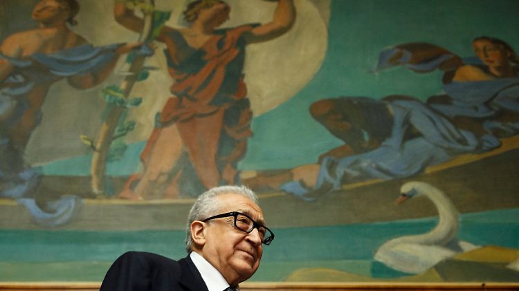 Sein Kompromissvorschlag, mehrere Punkte parallel zu verhandeln, stieß bei der syrischen Regierungsdelegation auf Ablehnung: UN-Vermittler Lakhdar Brahimi.