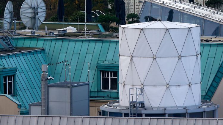 Auf dem Dach ihrer Berliner Botschaft sollen die Briten ihre eigene Abhöranlage installiert haben.