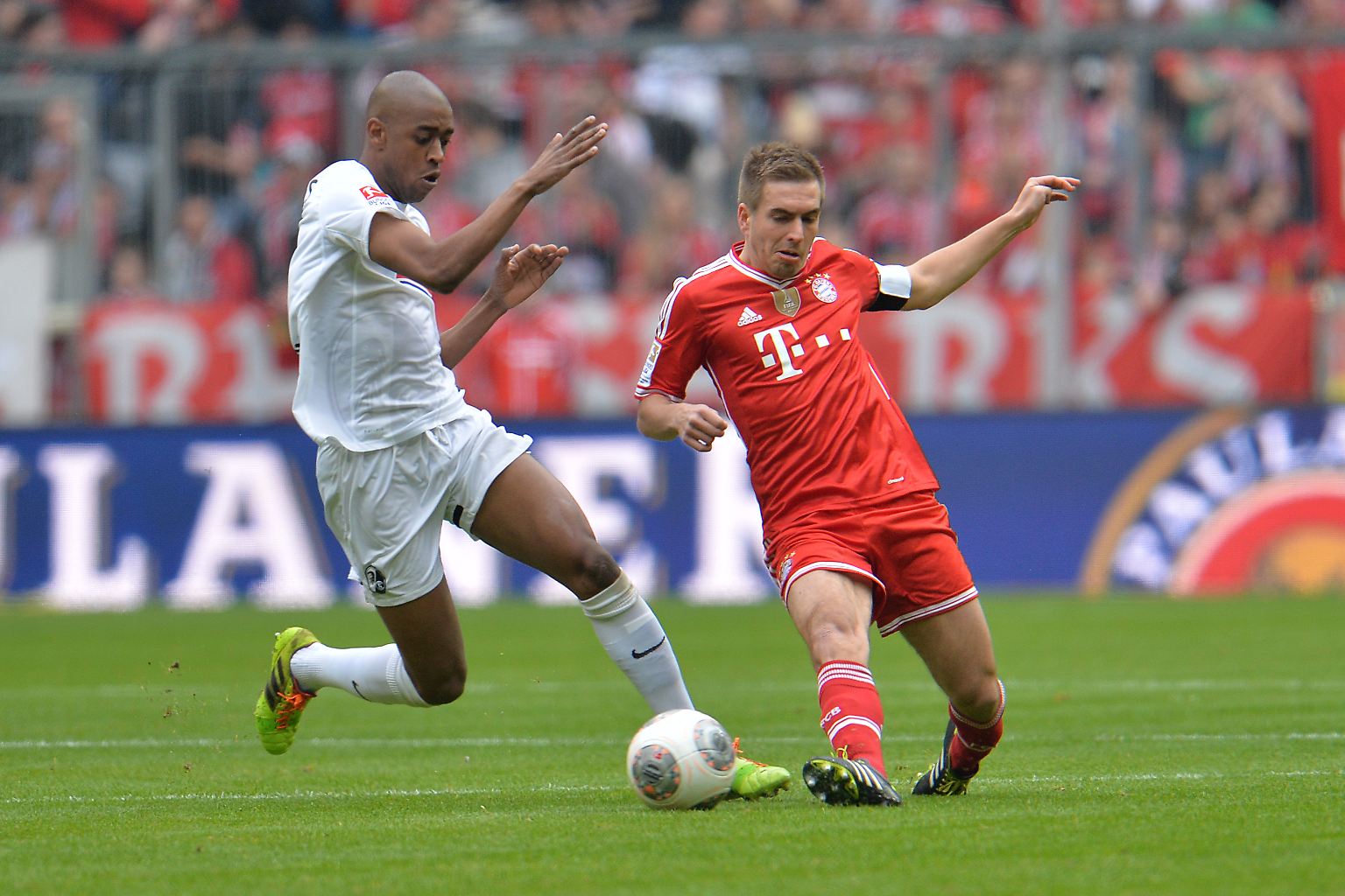 Der FC Bayern schlägt den SC Freiburg, was Kapitän Philipp Lahm eher wenig kümmert. Er freut sich viel mehr auf die Champions League.