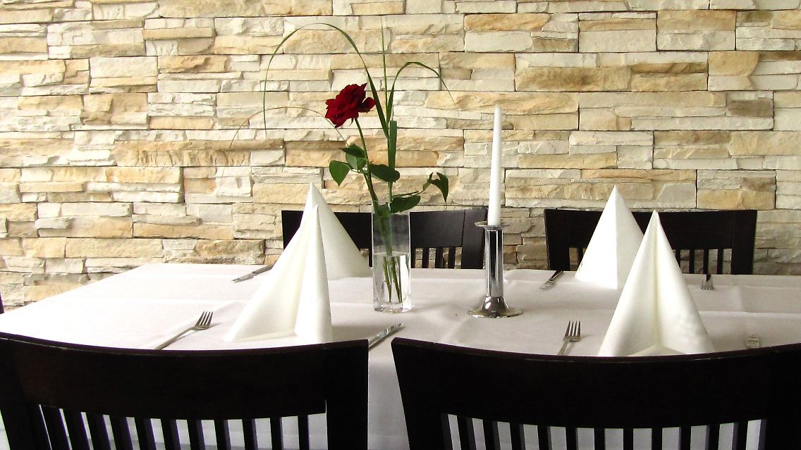 Nicht immer findet man im Restaurant einen schön gedeckten Tisch, gutes Essen und freundlichen Service vor.