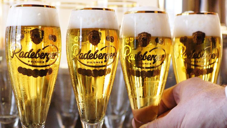Radeberger-Gruppe stemmt sich gegen den schwächeren Bierkonsum-Trend in Deutschland.