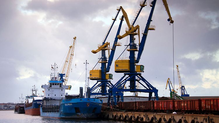 Logistikstandort mit Bahnanschluss: Der Seehafen Wismar (Archivbild) liefert Salz nach Amerika.