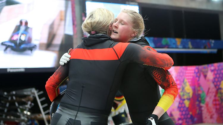 Trost statt Medaille: Sandra Kiriasis verlässt die Bobbahn im Sanki Sliding Center ohne olympisches Souvenir für den Trophäenschrank.
