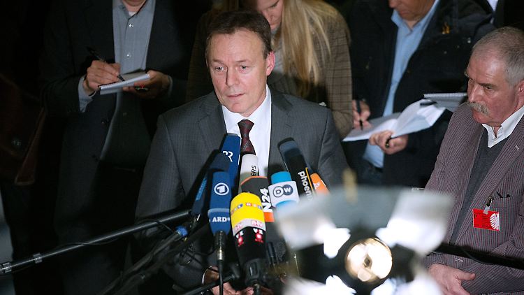 Er habe die Informationen, die er über Sebastian Edathy bekommen habe, richtig einordnen wollen, sagt Thomas Oppermann. Daher habe er den BKA-Chef angerufen.