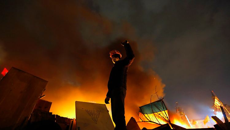 Harren noch immer auf dem Unabhängigkeitsplatz aus: Demonstranten in Kiew.