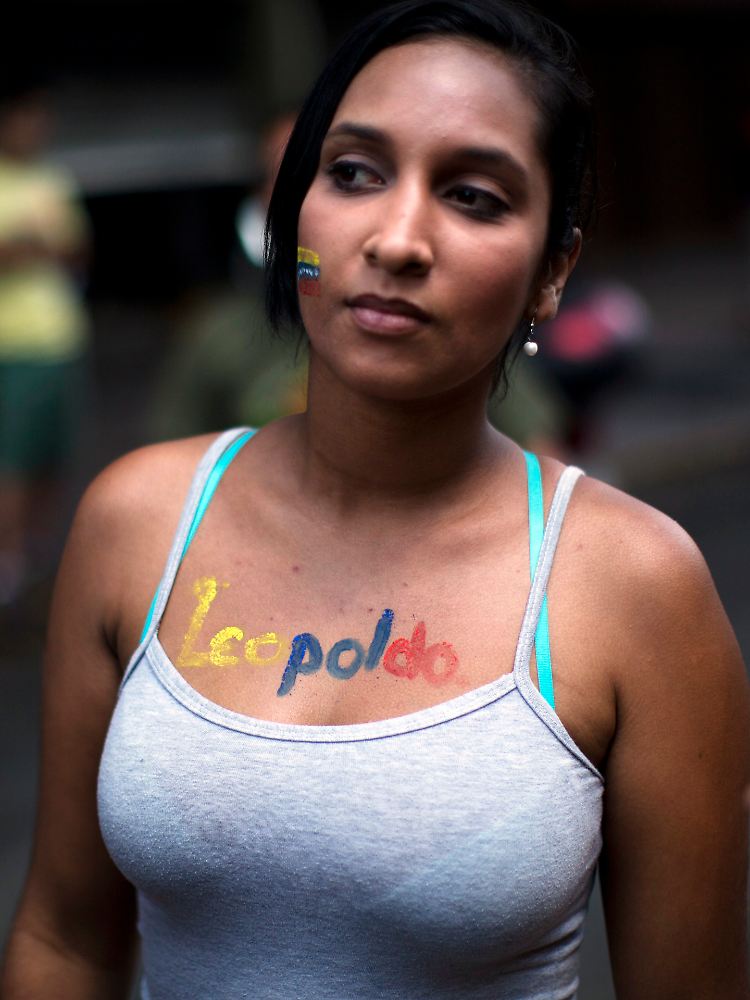Eine Anhängerin des festgenommen Oppositionspolitikers Leopoldo Lopez demonstriert für dessen Freilassung.
