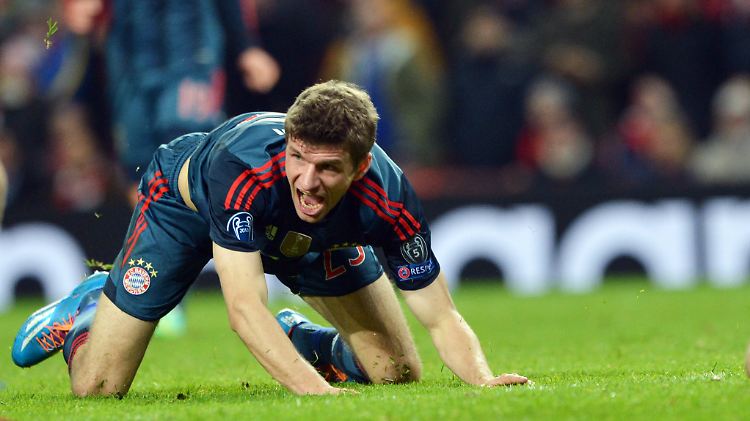 Thomas Müller jubelt über das 2:0, das die Tür ins Viertelfinale der Champions League für den FC Bayern München weit aufstößt.